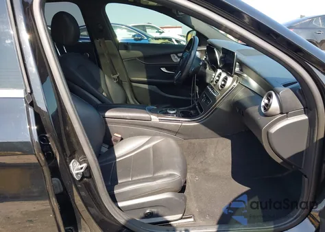 2021 Mercedes-Benz C 300 Sedan z USA, uszkodzony, nr VIN W1KWF8DB1MR609558